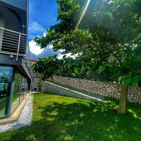 Wellness Biocrystal With Heated Indoor Pool, Private Spa, Tennis Court And Fitness Vilă *
